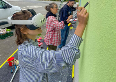 Weiter geht es mit der 2. Ebene. Grafikdesignerin und gebürtige Berghoferin Annika nutzt die VR-Brille für die nächsten Elemente.